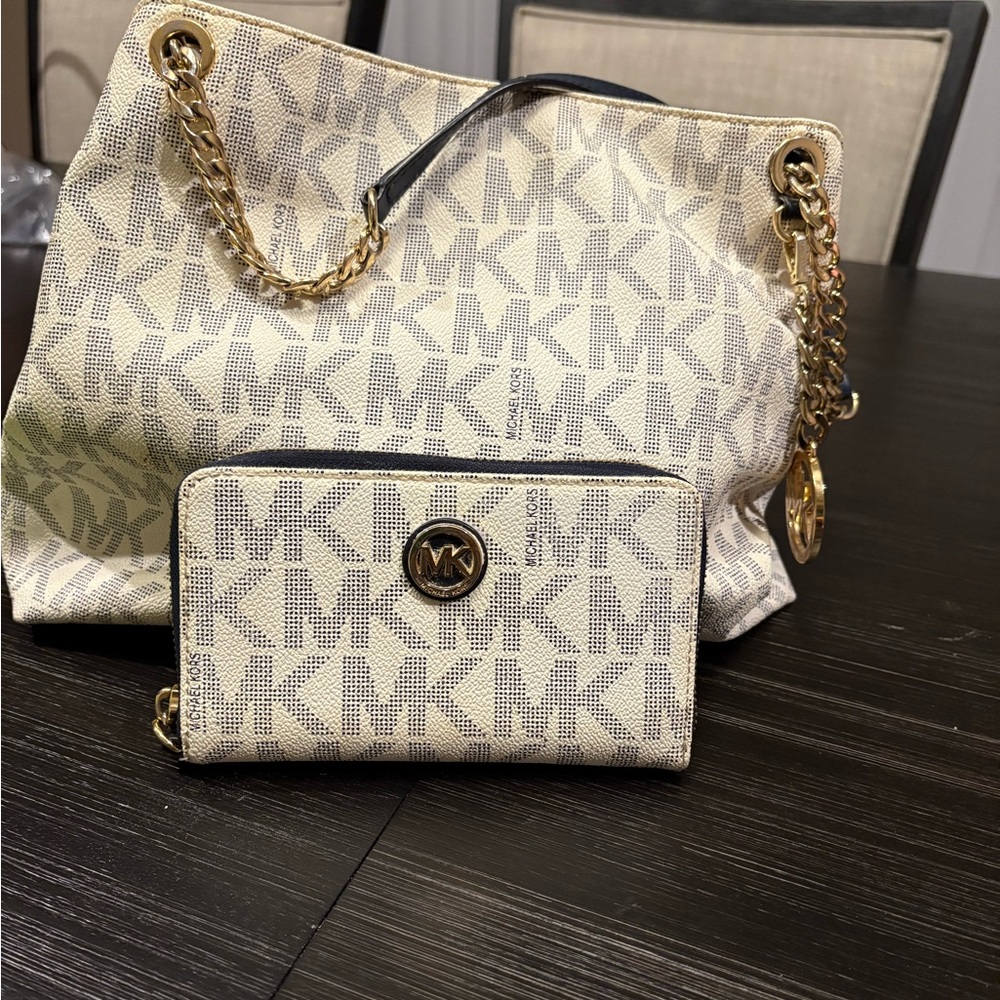 Michael Kors Cream and Gold Women's Bag Set